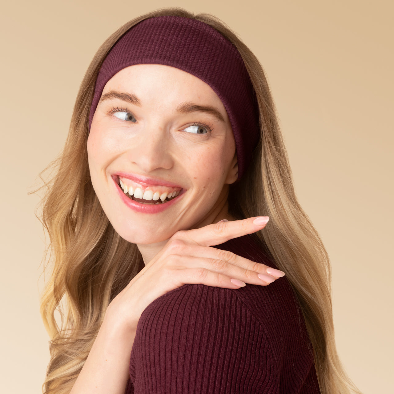 513164-RecycledFabric-RibbedElasticHeadbands-2pc-Hair-DustyPink_CherryLacquer-Model-1280x1280px.jpg